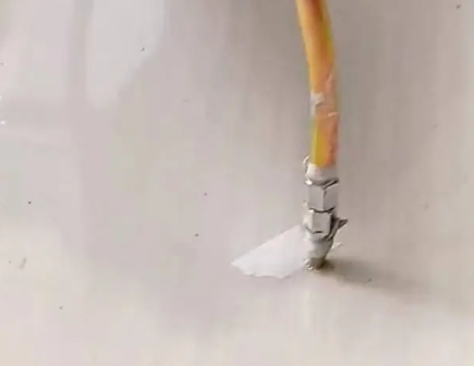 建德瓷砖空鼓维修公司专业解答在瓷砖铺贴过程中，如果使用的砂料过粗（如全部使用了粗砂），可能会导致以下问题