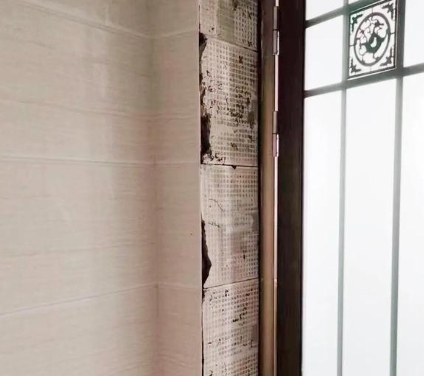 建德瓷砖空鼓免砸砖维修公司分享吸水砖泡水时间不够或过长都会对瓷砖铺贴效果产生影响